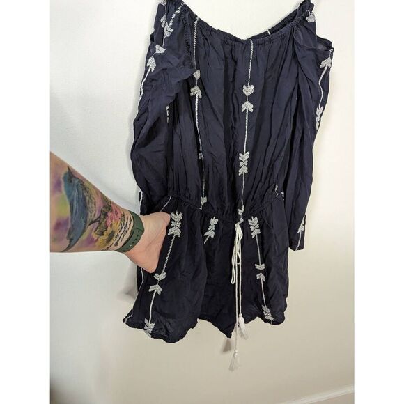 NWT Exist Boho Off Shoulder Embroidered Gray and Cream Romper - Size S - Picture 5 of 6